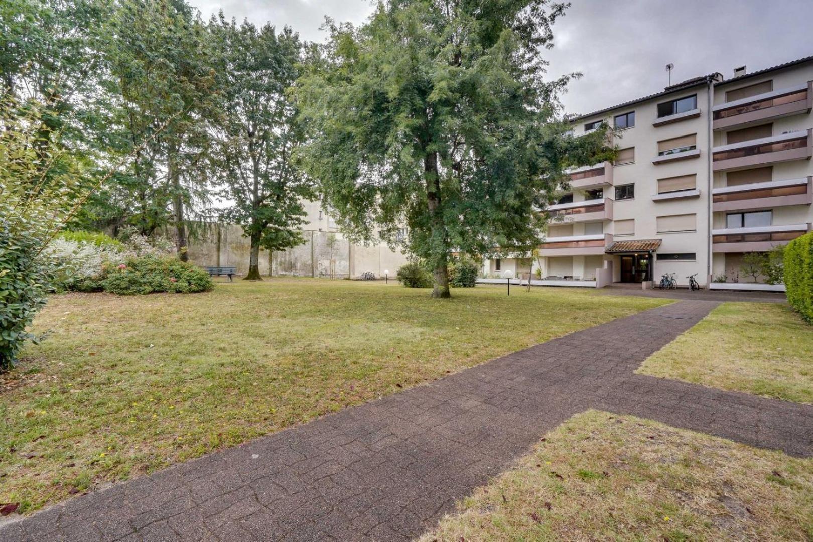Nice Apartment With Balcony St Genes And Parking Bordeaux Exteriér fotografie